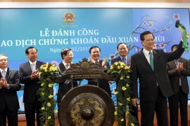 Thủ tướng đánh cồng mở phiên giao dịch chứng khoán đầu Xuân