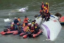 Đã tìm thấy hai hộp đen của chiếc máy bay rơi tại Đài Loan