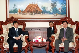 Phó Thủ tướng Lào tiếp Đoàn Ủy ban Biên giới của Việt Nam