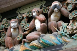 Tác phẩm điêu khắc “Bộ khỉ tam không” hay “Ba con khỉ thông thái” ở đền Toshogu, Nhật Bản.