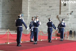 [Video] Đội danh dự đổi gác tại Đài Tưởng niệm Tưởng Giới Thạch