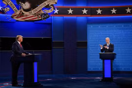 Đương kim Tổng thống Mỹ Donald Trump (trái) và ứng viên Tổng thống của đảng Dân chủ Joe Biden (phải) tại vòng tranh luận trực tiếp cuối cùng ở thành phố Nashville, bang Tennesse tối 22/10/2020 (giờ Mỹ). (Ảnh: AFP/TTXVN)