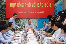 Ông Trần Quang Hoài, Phó trưởng Ban Chỉ đạo Trung ương về phòng, chống thiên tai, Tổng cục trưởng Tổng cục Phòng, chống thiên tai báo cáo tình hình diễn biến của bão số 8. (Ảnh: Trần Việt/TTXVN)