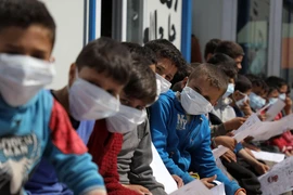 Trẻ em tại một trại tị nạn ở Atme, Syria ngày 16/3/2020. (Ảnh: AFP/TTXVN)