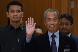 Thủ tướng Malaysia Muhyiddin Yassin (phải) tại một sự kiện ở Putrajaya ngày 9/3/2020. (Ảnh: AFP/ TTXVN)