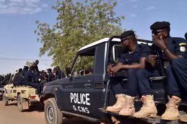 Nhân viên an ninh Niger tuần tra tại Niamey. (Ảnh: AFP/TTXVN)