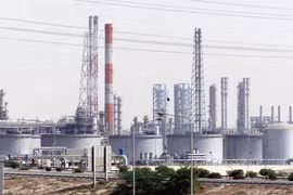  Một cơ sở khai thác dầu tại Jubail, Saudi Arabia. (Ảnh: AFP/TTXVN)