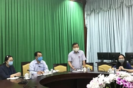 Ban Chỉ đạo phòng, chống dịch bệnh COVID-19 tỉnh Vĩnh Long tổ chức họp khẩn để bàn giải pháp triển khai công tác phòng, chống dịch COVID-19 khi trên địa bàn xuất hiện trường hợp người nhập cảnh trái phép. (Nguồn: Thúy Hằng/TTXVN) 