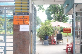 Khu cách ly đoàn tiếp viên Vietnam Airlines đã bị yêu cầu ngưng hoạt động sau khi 1 tiếp viên bị lây nhiễm COVID-19 từ đây. (Ảnh: Đinh Hằng/TTXVN)