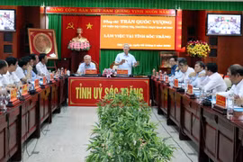Ông Trần Quốc Vượng, Thường trực Ban Bí thư phát biểu tại buổi làm việc với Tỉnh ủy Sóc Trăng. (Ảnh: Trung Hiếu/TTXVN)