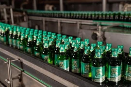 Dây chuyền sản xuất bia của Sabeco. (Ảnh: PV/Vietnam+)