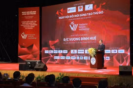 Bí thư Thành ủy Hà Nội Vương Đình Huệ phát biểu tại Ngày hội Đổi mới sáng tạo Thủ đô. (Ảnh: Văn Điệp/TTXVN)