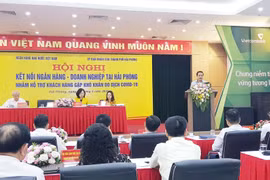 Hội nghị kết nối ngân hàng- doanh nghiệp tại Hải Phòng nhằm hỗ trợ khách hàng gặp khó khăn do ảnh hưởng của dịch COVID -19 ngày 21/5. (Ảnh: Minh Thu/TTXVN)