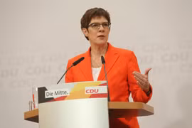 Chủ tịch CDU Annegret Kramp-Karrenbauer phát biểu tại cuộc họp báo ở Berlin ngày 7/2/2020. (Ảnh: AFP/TTXVN)