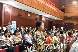 Gần 200 phụ nữ và trẻ em, đại diện các tầng lớp trên địa bàn thành phố tham dự diễn đàn. (Ảnh: Kim Thu/TTXVN)