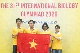 Bốn học sinh Việt Nam đều đoạt giải tại kỳ thi Olympic Sinh học quốc tế năm 2020. (Ảnh: TTXVN phát)