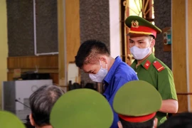 Bị cáo Trần Xuân Yến (nguyên Phó Giám đốc Sở Giáo dục và Đào tạo tỉnh Sơn La) tại phiên tòa. (Ảnh: Hữu Quyết/TTXVN)