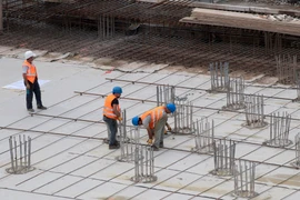 Công nhân làm việc tại công trường xây dựng ở Stuttgart, tây nam nước Đức, ngày 13/8/2019. (Ảnh: AFP/TTXVN)