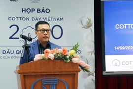  Ông Võ Mạnh Hùng, Trưởng đại diện CCI tại Việt Nam giới thiệu về Cotton Day Vietnam - Ngày hội ngành bông lớn nhất trong năm. (Ảnh: Mỹ Phương/TTXVN)