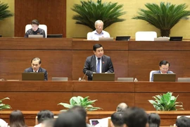 Bộ trưởng Bộ Kế hoạch và Đầu tư Nguyễn Chí Dũng phát biểu giải trình, làm rõ vấn đề đại biểu Quốc hội nêu. (Ảnh: Văn Điệp/TTXVN)