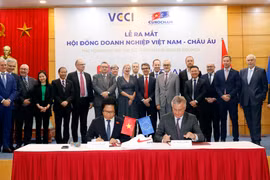 Lễ ký kết hoạt động của Hội đồng doanh nghiệp Việt Nam- châu Âu. (Ảnh: Trần Việt/TTXVN)