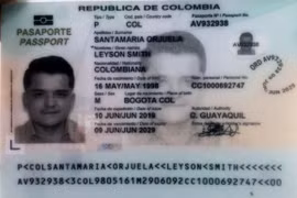 Thẻ căn cước của du khách Leyson Smith Santamaria Orjuela. (Ảnh: Trịnh Bang Nhiệm/ TTXVN)