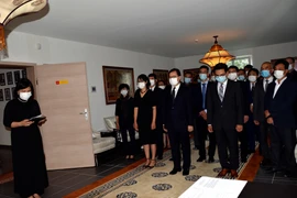 Trang trọng Lễ viếng nguyên Tổng Bí thư Lê Khả Phiêu tại Thụy Sĩ, Đức