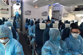 Chuyến bay đưa các công dân Việt Nam từ nước ngoài về nước. (Ảnh: Nguyễn Minh/TTXVN)
