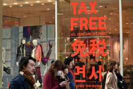 Một cửa hàng thời trang chủ trương miễn thuế tại Tokyo, Nhật Bản. (Ảnh: AFP/TTXVN)