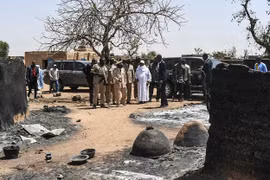 Hiện trường một vụ tấn công tại làng Ogassogou, gần Mopti, Mali, ngày 25/3/2019. (Ảnh: AFP/TTXVN)