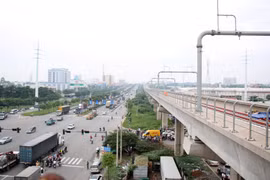 Sau khi hoàn thành, tuyến metro số 1 (Bến Thành - Suối Tiên) được kỳ vọng sẽ tạo điểm nhấn cho giao thông Thành phố Hồ Chí Minh. (Ảnh: Tiến Lực/TTXVN)