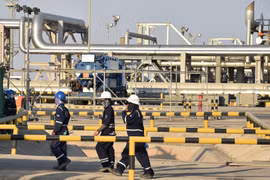 Saudi Arabia trả toàn bộ chi phí triển khai các binh sỹ và máy bay chiến đấu cũng như các khẩu đội tên lửa phòng không Patriot của Mỹ nhằm bảo vệ các cơ sở dầu mỏ của nước này. (Ảnh: AFP/TTXVN)