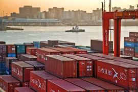 Hàng hóa xuất khẩu tại cảng biển Durban, Nam Phi. (Ảnh: Phi Hùng/TTXVN)
