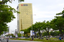 Mặt tiền tòa nhà SHB Đà Nẵng do Ngân hàng Thương mại Cổ phần Sài Gòn-Hà Nội (SHB) làm chủ đầu tư (đường Nguyễn Văn Linh, quận Hải Châu, thành phố Đà Nẵng). (Ảnh: Quốc Dũng/TTXVN)