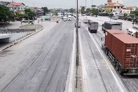 Quốc lộ 5 đang xuống cấp nghiêm trọng. (Nguồn: laodong.vn)