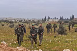 Binh sỹ Syria tiến vào thị trấn Tal Toukan, tỉnh Idlib ngày 5/2/2020. (Ảnh: AFP/TTXVN)