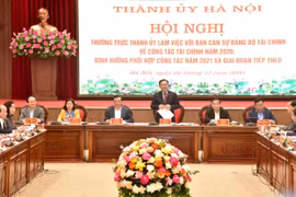 Bí thư Thành ủy Hà Nội Vương Đình Huệ phát biểu tại buổi làm việc với Ban Cán sự đảng Bộ Tài chính. (Ảnh: TTXVN)