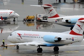 Máy bay của Hãng hàng không Austrian Airlines ở Vienna, Áo. (Ảnh: AFP/TTXVN)