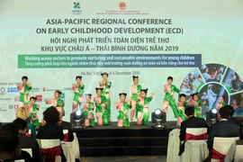 Để trẻ em được phát triển toàn diện cần sự phối hợp giữa Nhà nước, các tổ chức, cộng đồng doanh nghiệp và gia đình. (Ảnh minh họa: PV/Vietnam+)