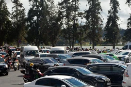 Các tuyến đường trung tâm thành phố Đà Lạt kẹt cứng trong dịp nghỉ lễ. (Ảnh: Chu Quốc Hùng/TTXVN)