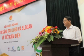 Đại diện EVN phát biểu tại Lễ phát động cuộc thi sáng tạo logo và slogan về tiết kiệm điện. (Ảnh: Đức Duy/Vietnam+)