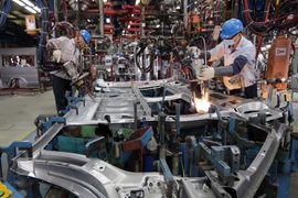 Điện tử, máy tính và linh kiện chiếm 24,5% tổng kim ngạch nhập khẩu của cả nước trong 11 tháng. (Ảnh: TTXVN)