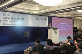 Bí thư Thành ủy Vương Đình Huệ phát biểu tại Tọa đàm. (Ảnh: Xuân Quảng/Vietnam+)