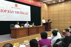 Đại diện Bộ Công Thương trả lời các vấn đề nóng lên quan đến công nghiệp, thương mại. (Ảnh: Đức Duy/Vietnam+)