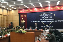 Phó Thủ tướng Trương Hòa Bình chỉ đạo tại hội nghị triển khai nhiệm vụ của lực lượng Quản lý thị trường. (Ảnh: Đức Duy/Vietnam+)