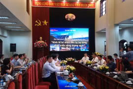 Toàn cảnh tọa đàm về phát triển năng lượng sạch do Báo Nhân dân tổ chức. (Ảnh: Đức Duy/Vietnam+)