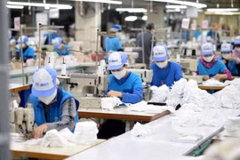 Xuất khẩu dệt may sẽ chịu nhiều tác động nếu một số thị trường lớn tạm dừng nhận đơn hàng do COVID-19. (Ảnh: Vietnam+)