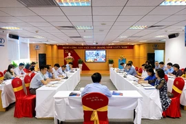 Lãnh đạo Vinatex họp với các đơn vị thành viên để tìm giải pháp ứng phó với dịch COVID-19. (Ảnh: PV/Vietnam+)