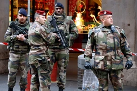 Pháp duy trì việc triển khai 10.000 binh sỹ bảo đảm an ninh