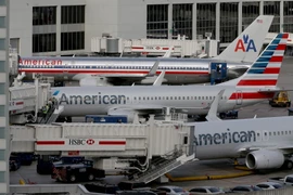 Máy bay của American Airlines tại sân bay quốc tế Miami ở bang Florida. (Nguồn: AFP/TTXVN)